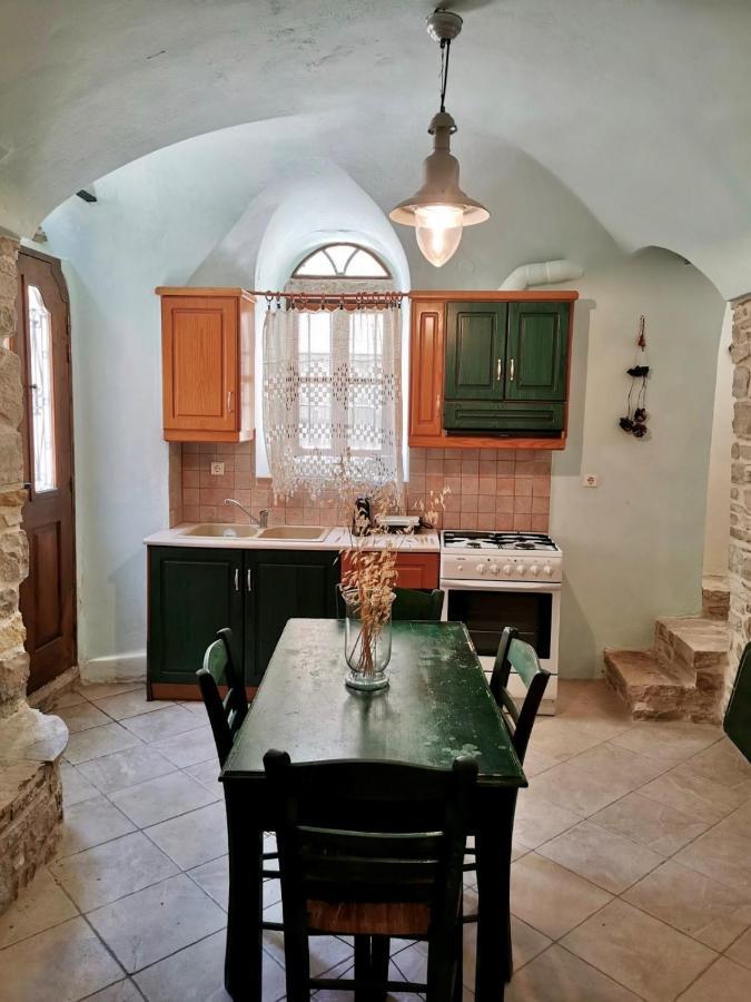 Yi Artistry 1-Bedroom Medieval Holiday House Kalamoti Esterno foto