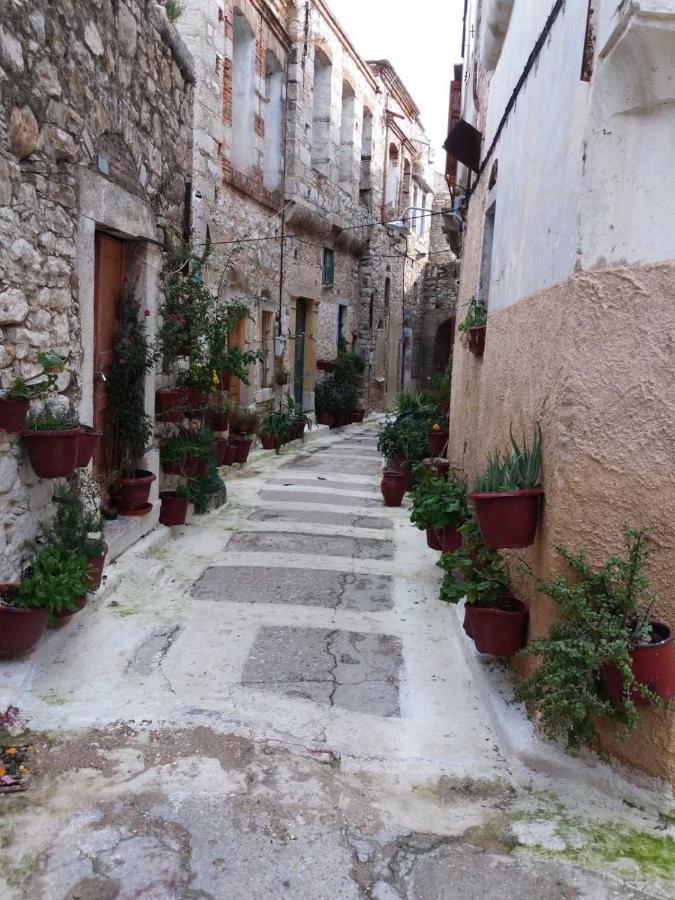 Yi Artistry 1-Bedroom Medieval Holiday House Kalamoti Esterno foto
