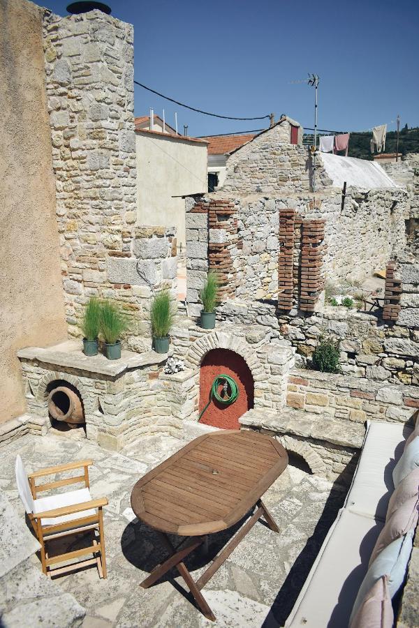 Yi Artistry 1-Bedroom Medieval Holiday House Kalamoti Esterno foto