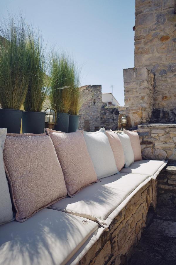 Yi Artistry 1-Bedroom Medieval Holiday House Kalamoti Esterno foto