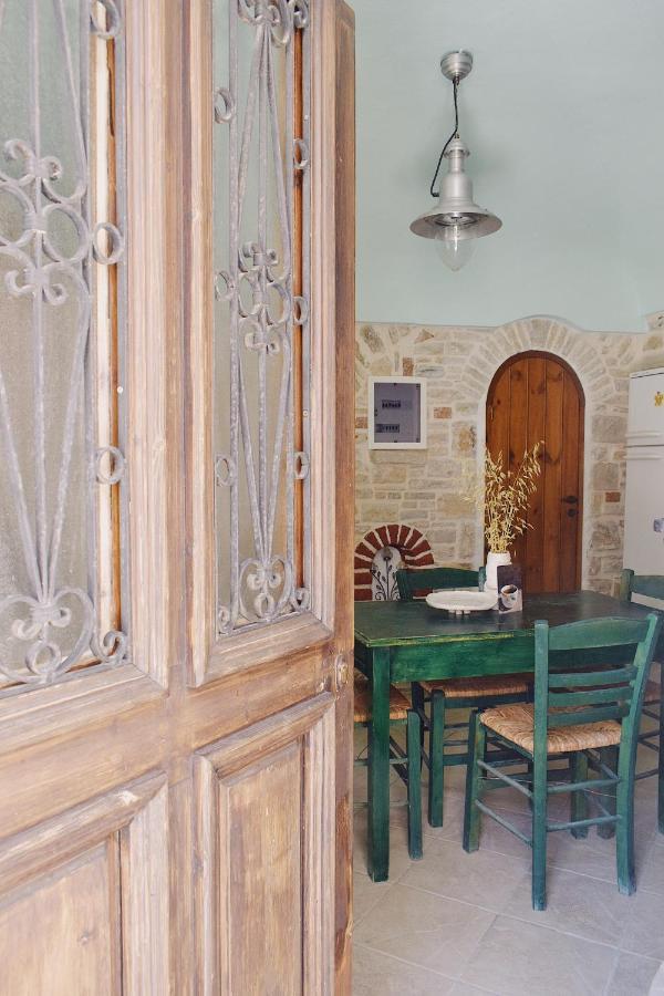 Yi Artistry 1-Bedroom Medieval Holiday House Kalamoti Esterno foto