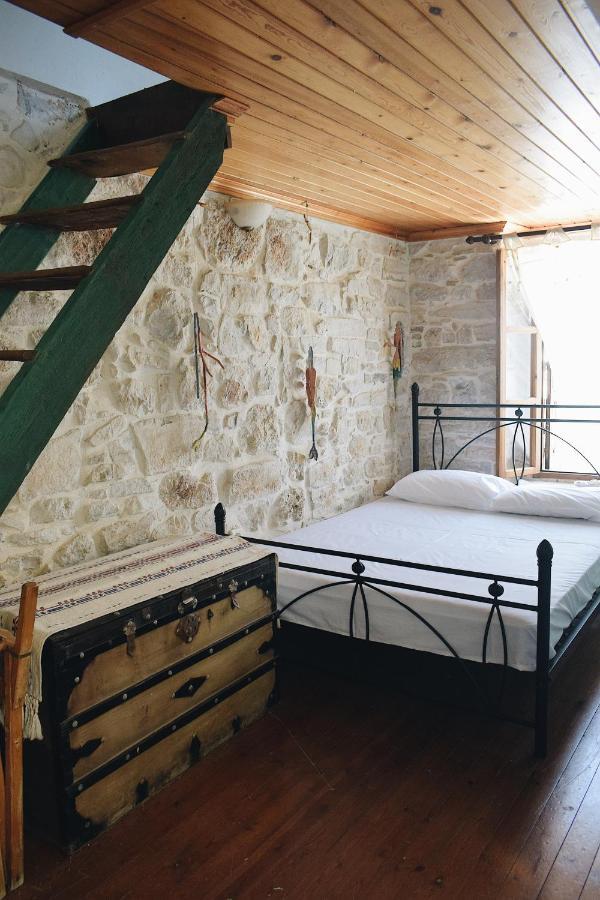 Yi Artistry 1-Bedroom Medieval Holiday House Kalamoti Esterno foto