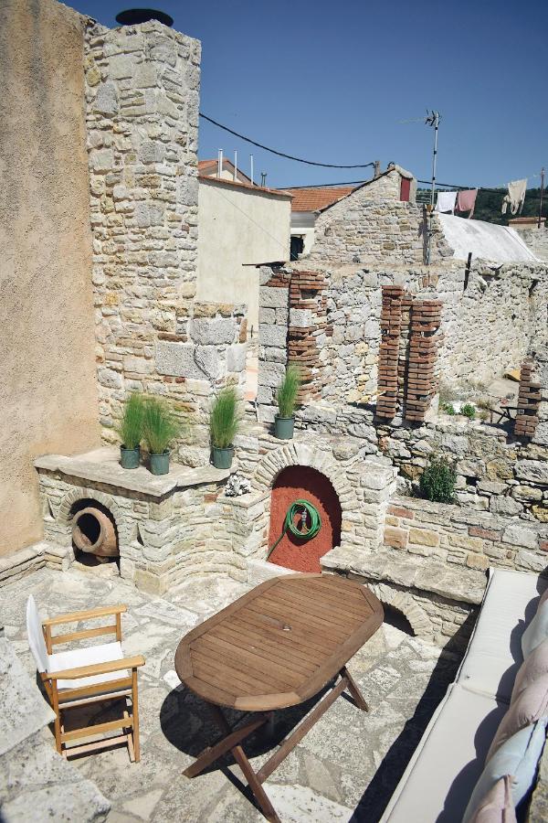 Yi Artistry 1-Bedroom Medieval Holiday House Kalamoti Esterno foto