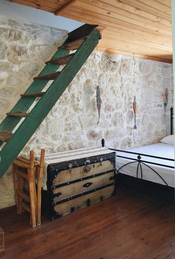 Yi Artistry 1-Bedroom Medieval Holiday House Kalamoti Esterno foto