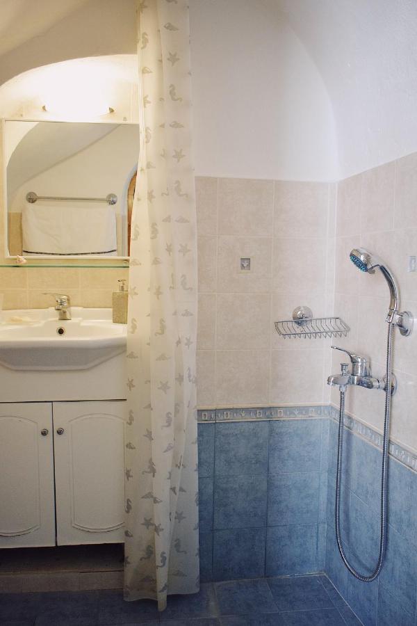 Yi Artistry 1-Bedroom Medieval Holiday House Kalamoti Esterno foto