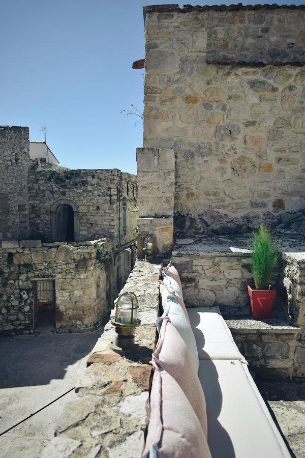 Yi Artistry 1-Bedroom Medieval Holiday House Kalamoti Esterno foto