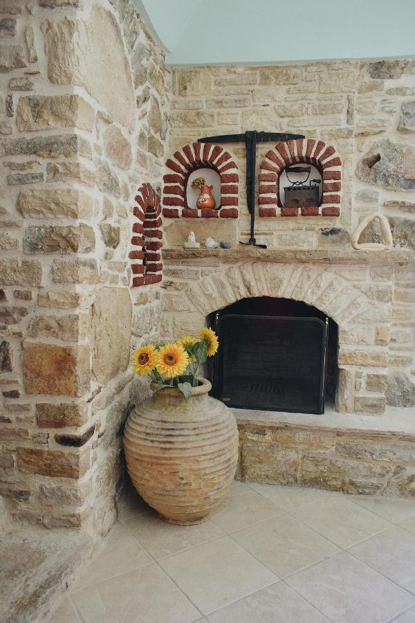 Yi Artistry 1-Bedroom Medieval Holiday House Kalamoti Esterno foto