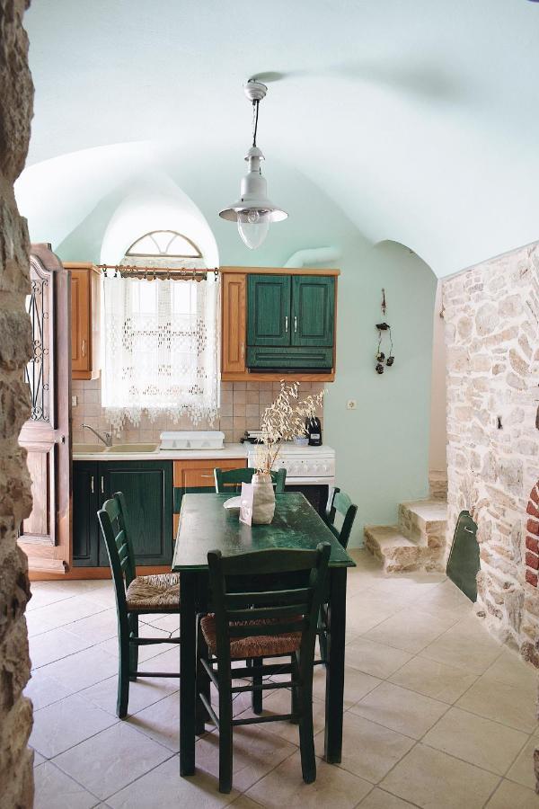 Yi Artistry 1-Bedroom Medieval Holiday House Kalamoti Esterno foto