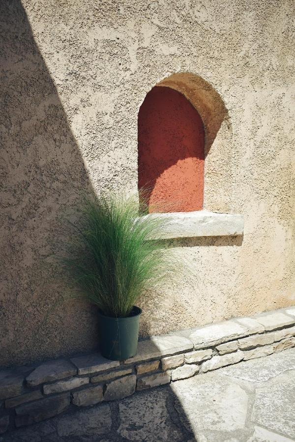 Yi Artistry 1-Bedroom Medieval Holiday House Kalamoti Esterno foto