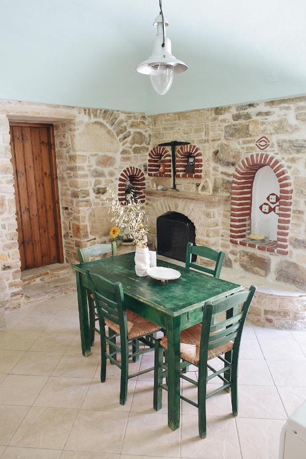 Yi Artistry 1-Bedroom Medieval Holiday House Kalamoti Esterno foto
