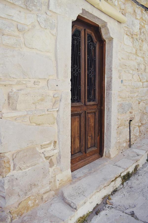 Yi Artistry 1-Bedroom Medieval Holiday House Kalamoti Esterno foto
