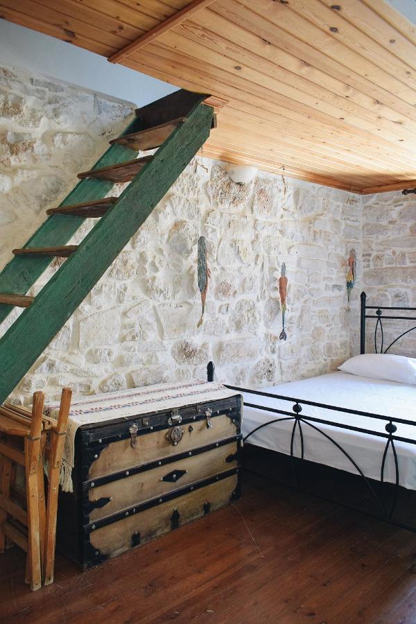 Yi Artistry 1-Bedroom Medieval Holiday House Kalamoti Esterno foto